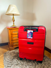 Load image into Gallery viewer, The Kiss Luggage Art Tag
